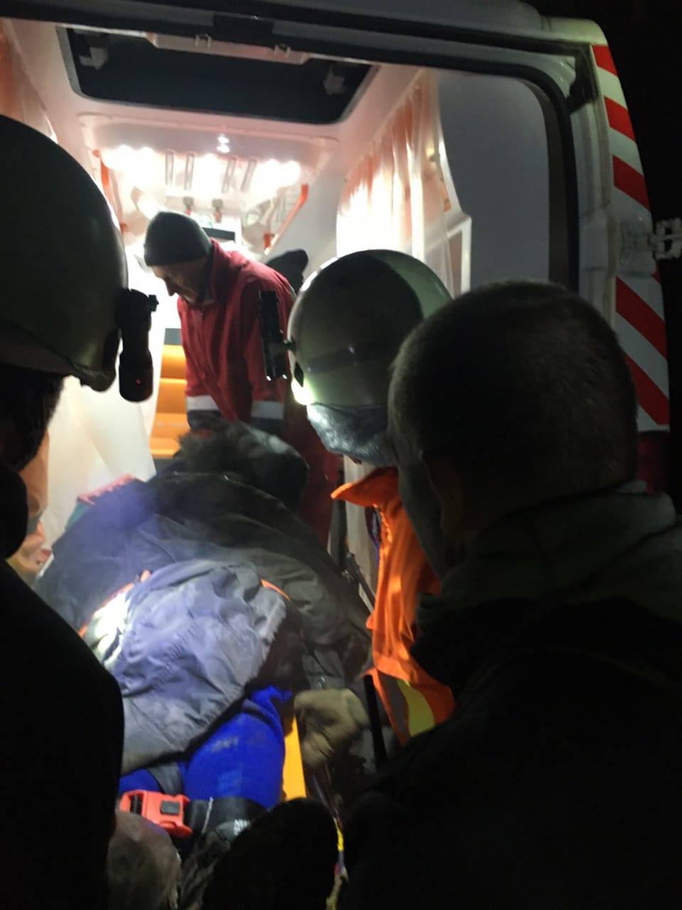 У Карпатах туристка з Києва травмувала хребет, знадобилася допомога рятувальників (ФОТО)