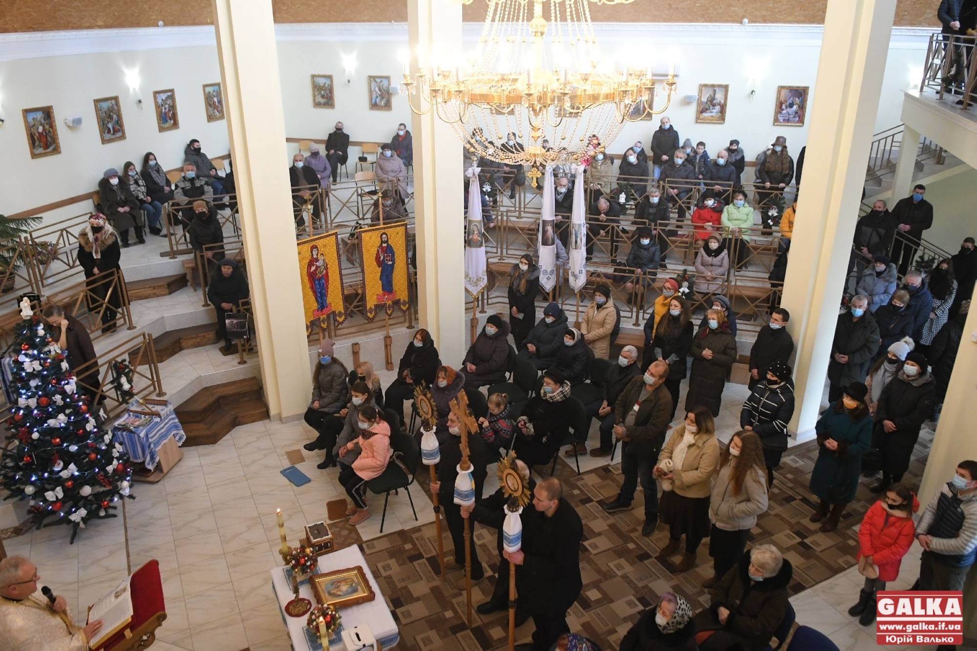Франківськ вже колядує: як на першій франківській парафії УГКЦ 25 грудня Різдво зустріли (ФОТО, ВІДЕО)