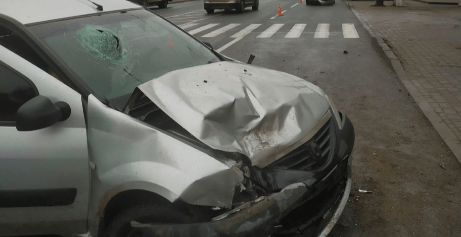 На Галицькій п’яний водій вчинив ДТП – постраждав пасажир його авто (ФОТО)