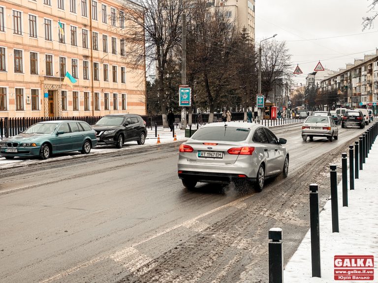 В Уряді кажуть, що на Прикарпатті можна буде їздити тільки приватним транспортом