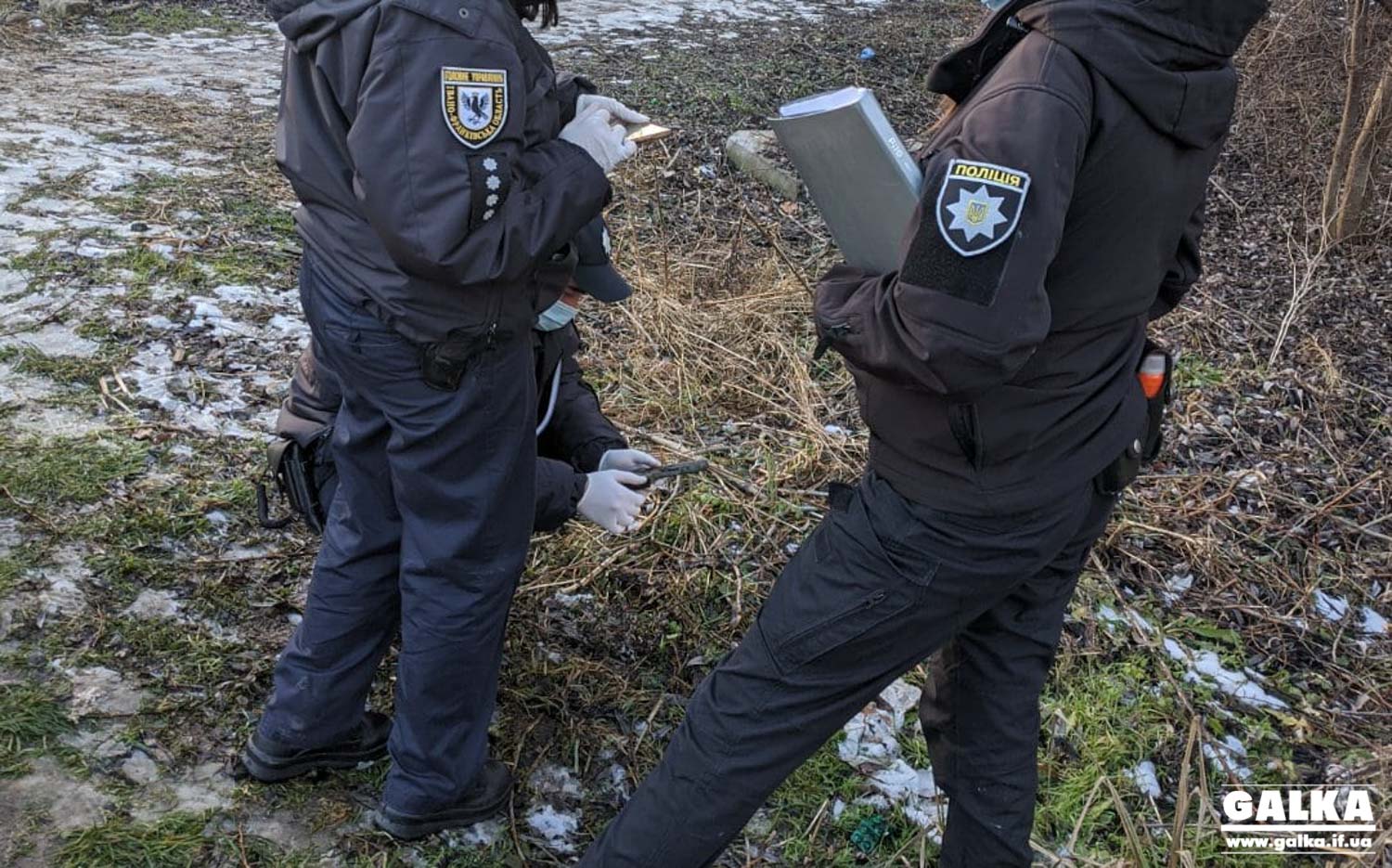 Поблизу міського озера знайшли пістолет (ФОТО)