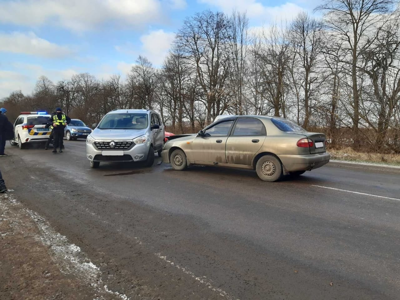 Вранці у Драгомирчанах зіткнулися “Рено” та “Део” (ФОТО)