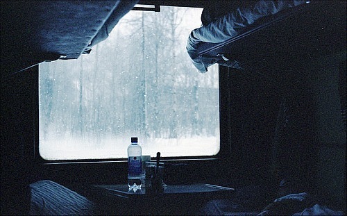 У потязі “Ворохта – Київ” речі пасажирки примерзли до вікна (ФОТО, ВІДЕО)