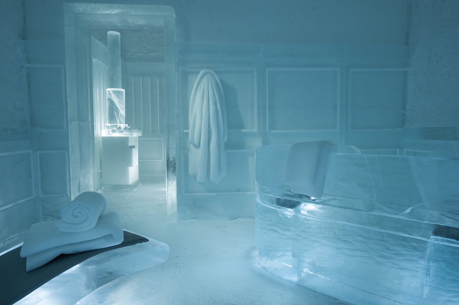 У Швеції відкрився готель зі снігу та льоду (ФОТО)