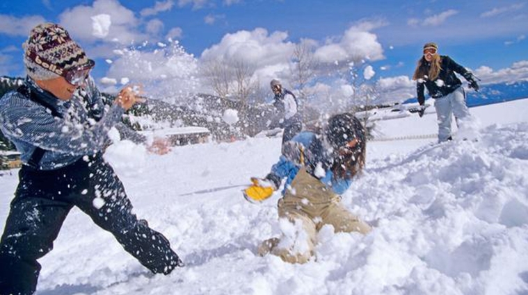 В Англії двох організаторів масового бою сніжками оштрафували на 10 тис. фунтів