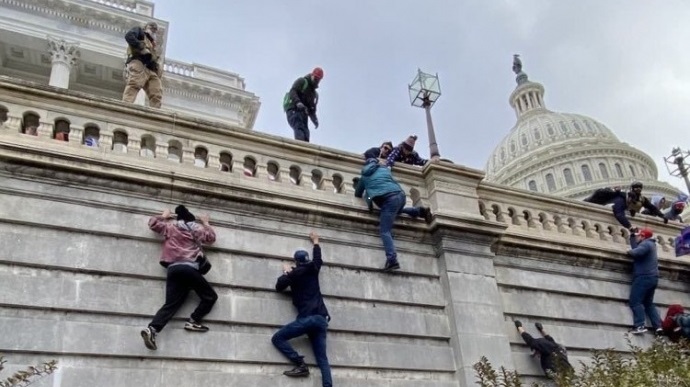 Протести у Вашингтоні: при спробі штурму Капітолію загинули чотири людини