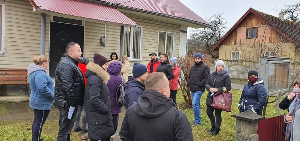 У селі на Косівщині на час локдауну вирішили закрити дитсадок: батьки і працівники протестують