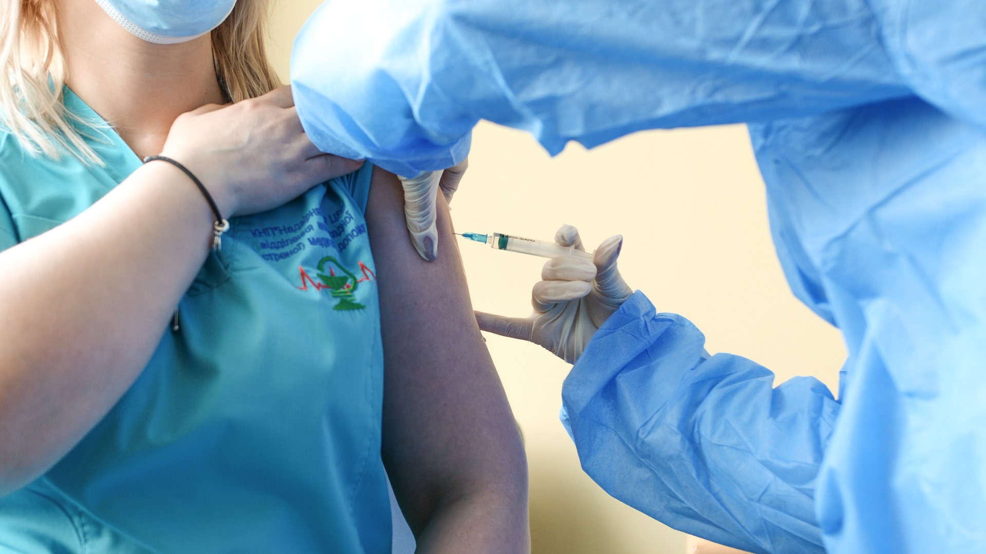 Понад 2 900 прикарпатців вакцинували від коронавірусу за добу