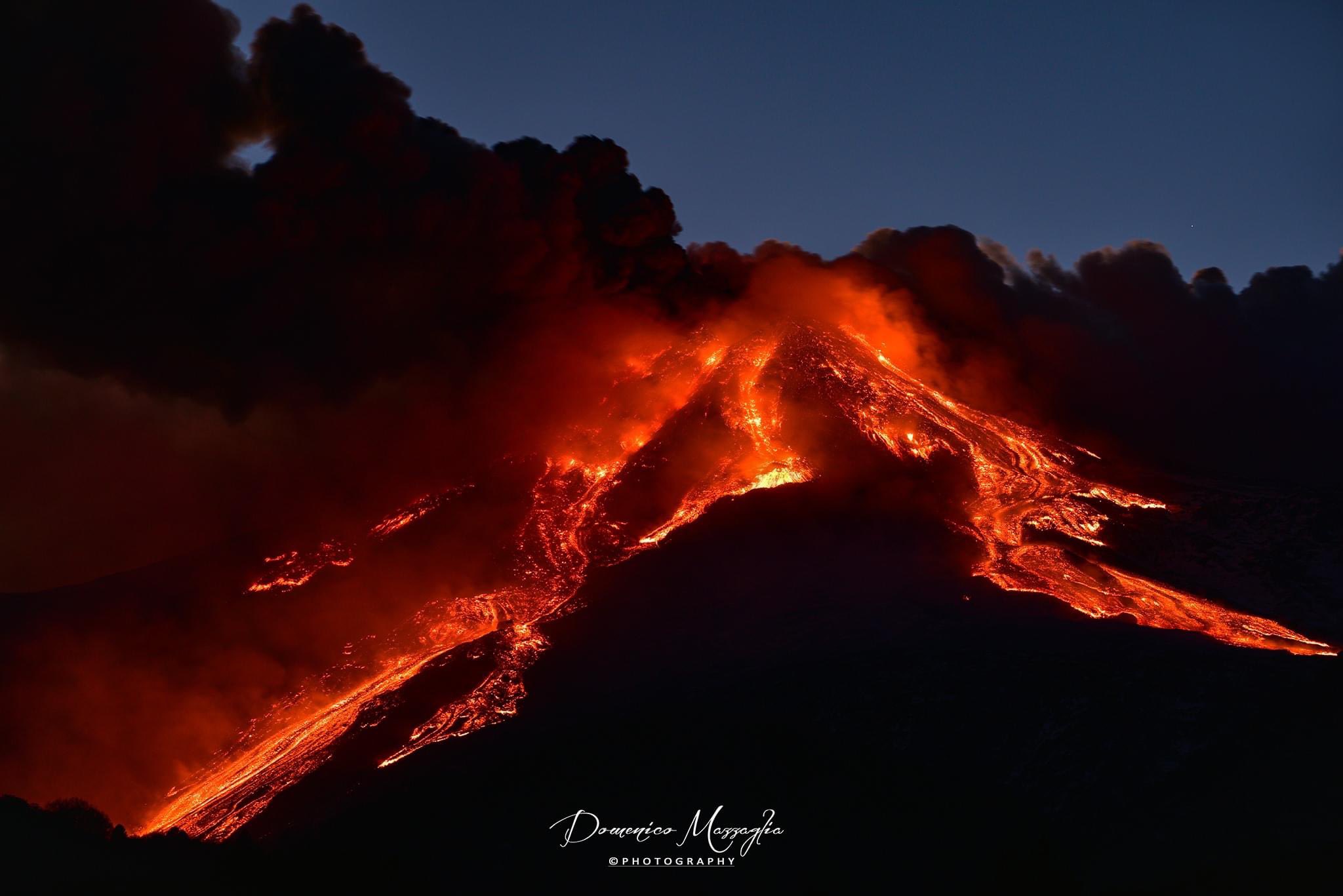 На Сицилії знову прокинувся вулкан Етна (ФОТО, ВІДЕО)
