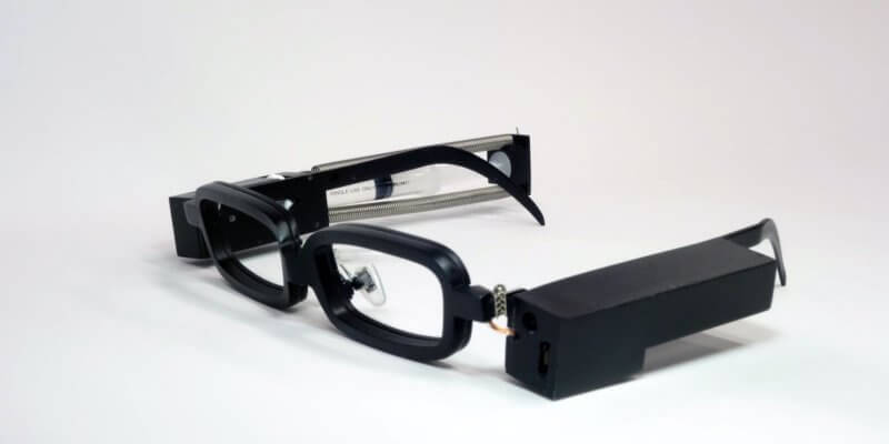Японці створили окуляри для імітації плачу