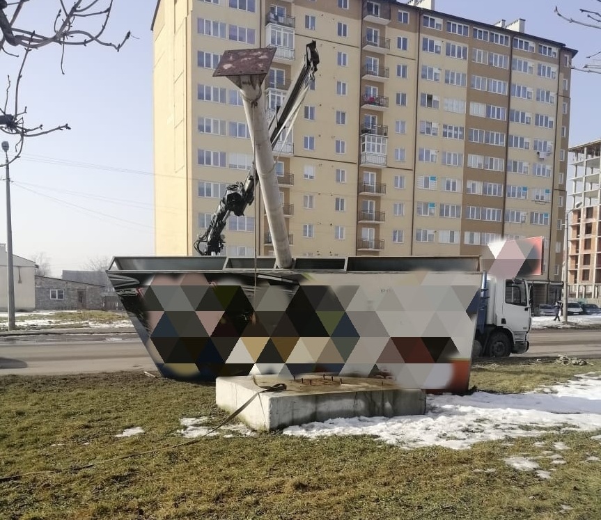В Івано-Франківську демонтували сім незаконних білбордів