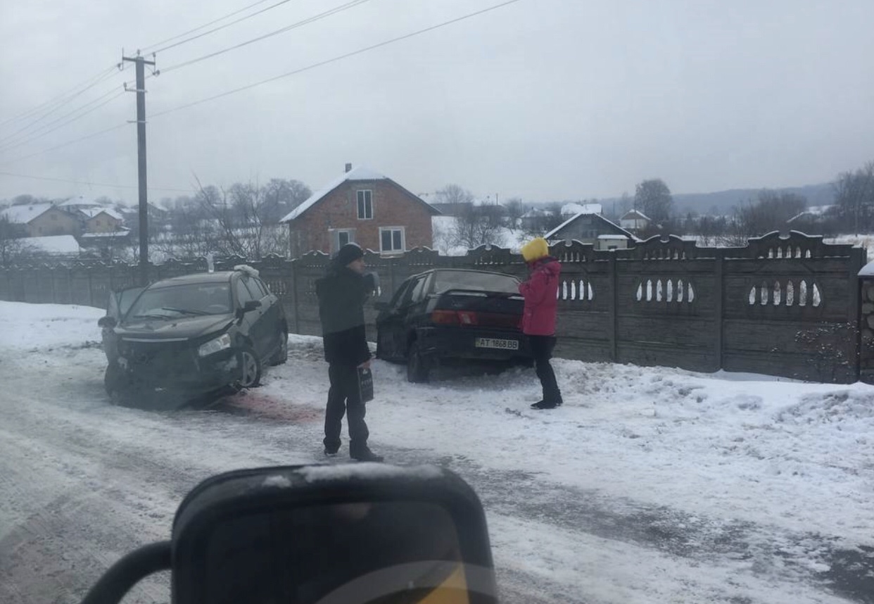 У Клубівцях зіткнулися дві автівки: постраждала дитина (ФОТО)