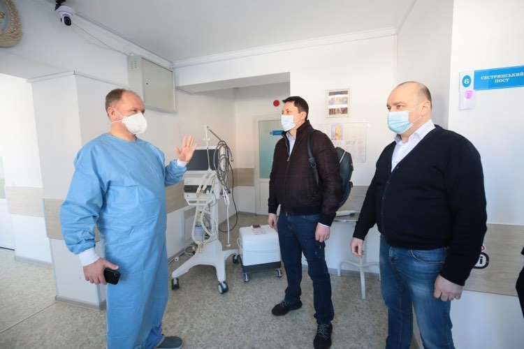 Верховинська та Заболотівська лікарні отримали ШВЛ-апарати експертного класу (ФОТО)