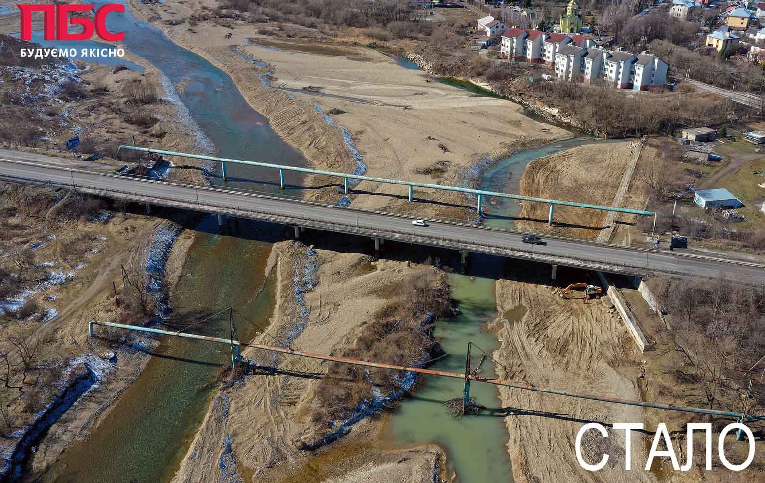 Дорогу біля Чернієва захистили 130-метровою дамбою (ФОТО)