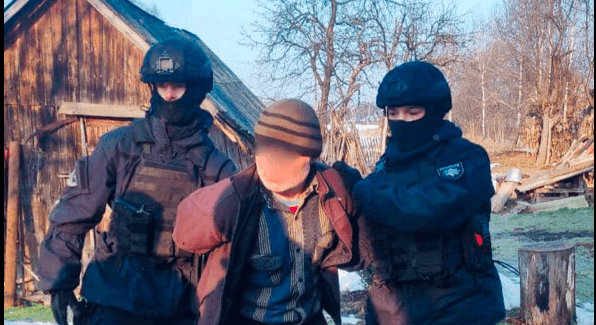 На Косівщині місцевий підстрелив двох чоловіків, які рубали деревину (ФОТО)