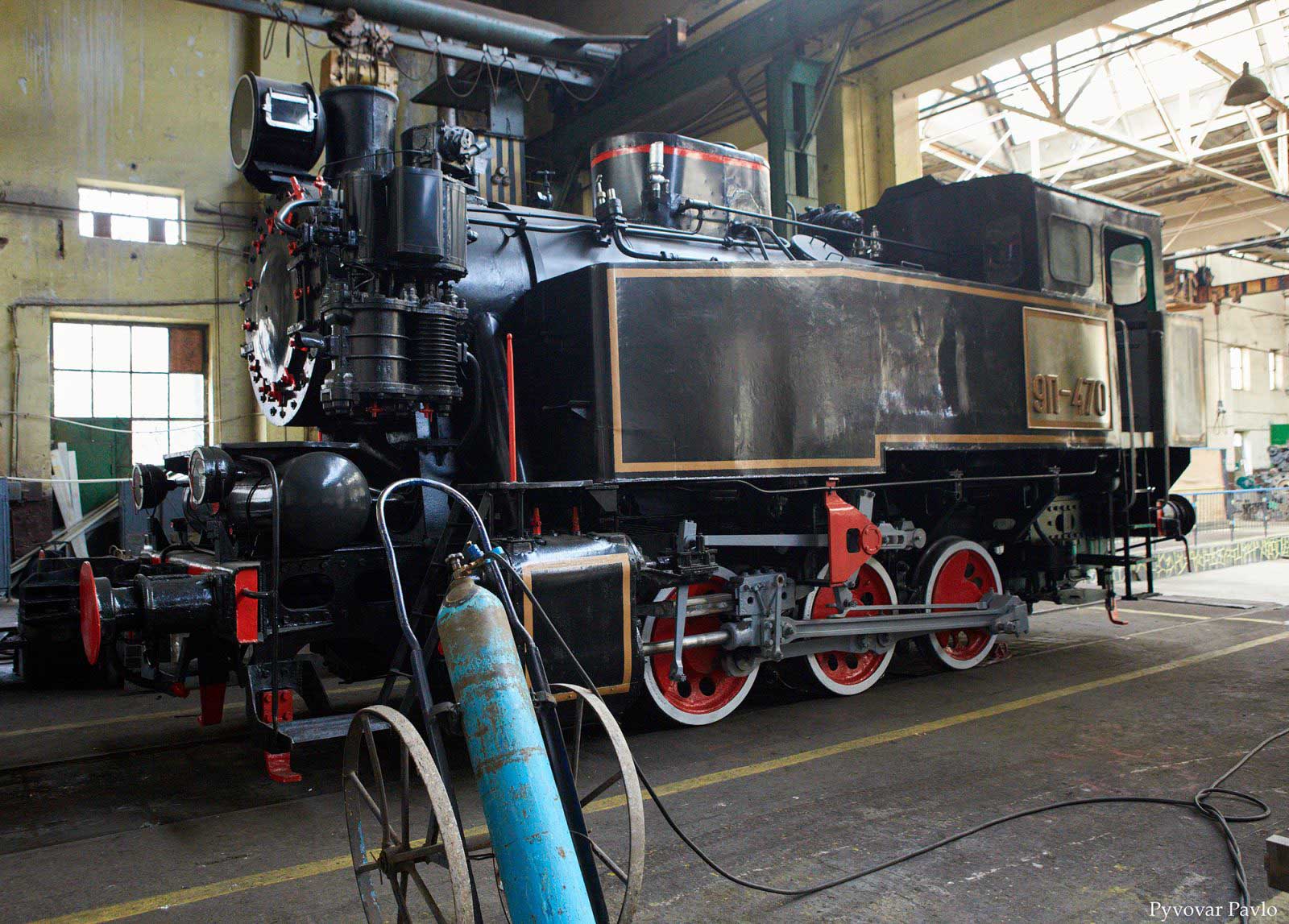 У Привокзальному сквері невдовзі встановлять відреставрований локомотив (ФОТО)