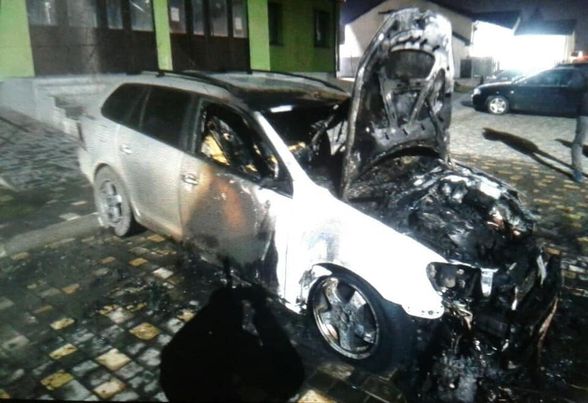 Поліціянти розслідують підпал автомобіля у Калуші (ФОТО)