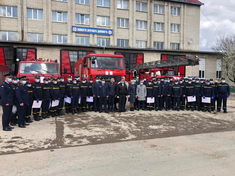 Рятувальників, котрі допомагали працювати мобільному госпіталю ДСНС, вручили нагороди (ФОТО)