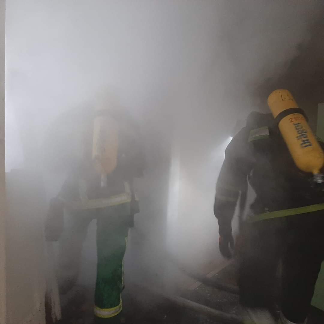 Масштабна пожежа у Долинській лікарні – евакуйовані пацієнти, на місці працюють 70 рятувальників (ФОТО, ВІДЕО)