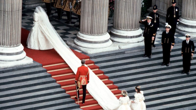 Весільну сукню принцеси Діани вперше за 25 років покажуть публіці