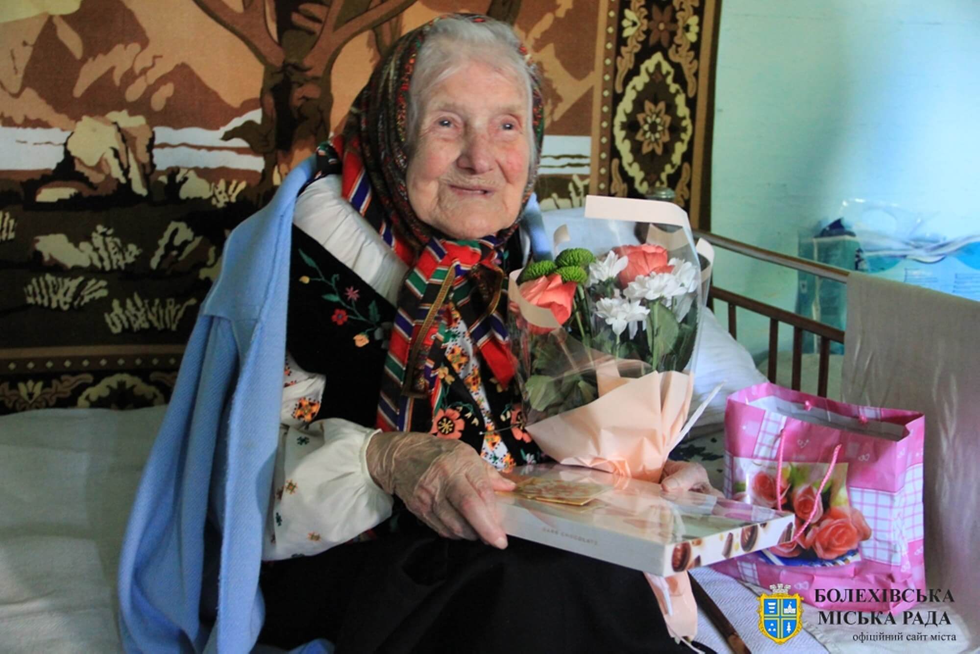 На Прикарпатті на одну 100-літню жительку стало більше (ФОТО)