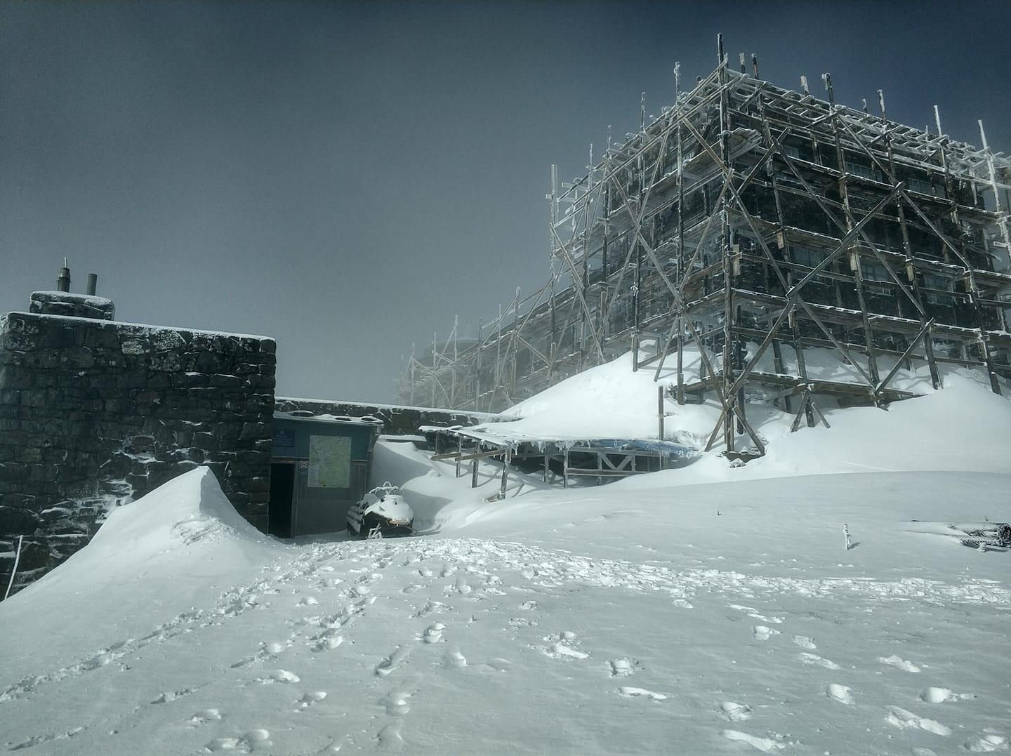 До 20 сантиметрів снігу випало на горі Піп Іван (ФОТО)
