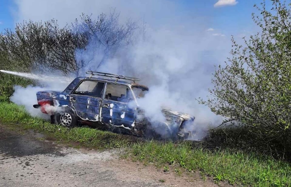 На Коломийщині горів “ВАЗ” (ФОТО)