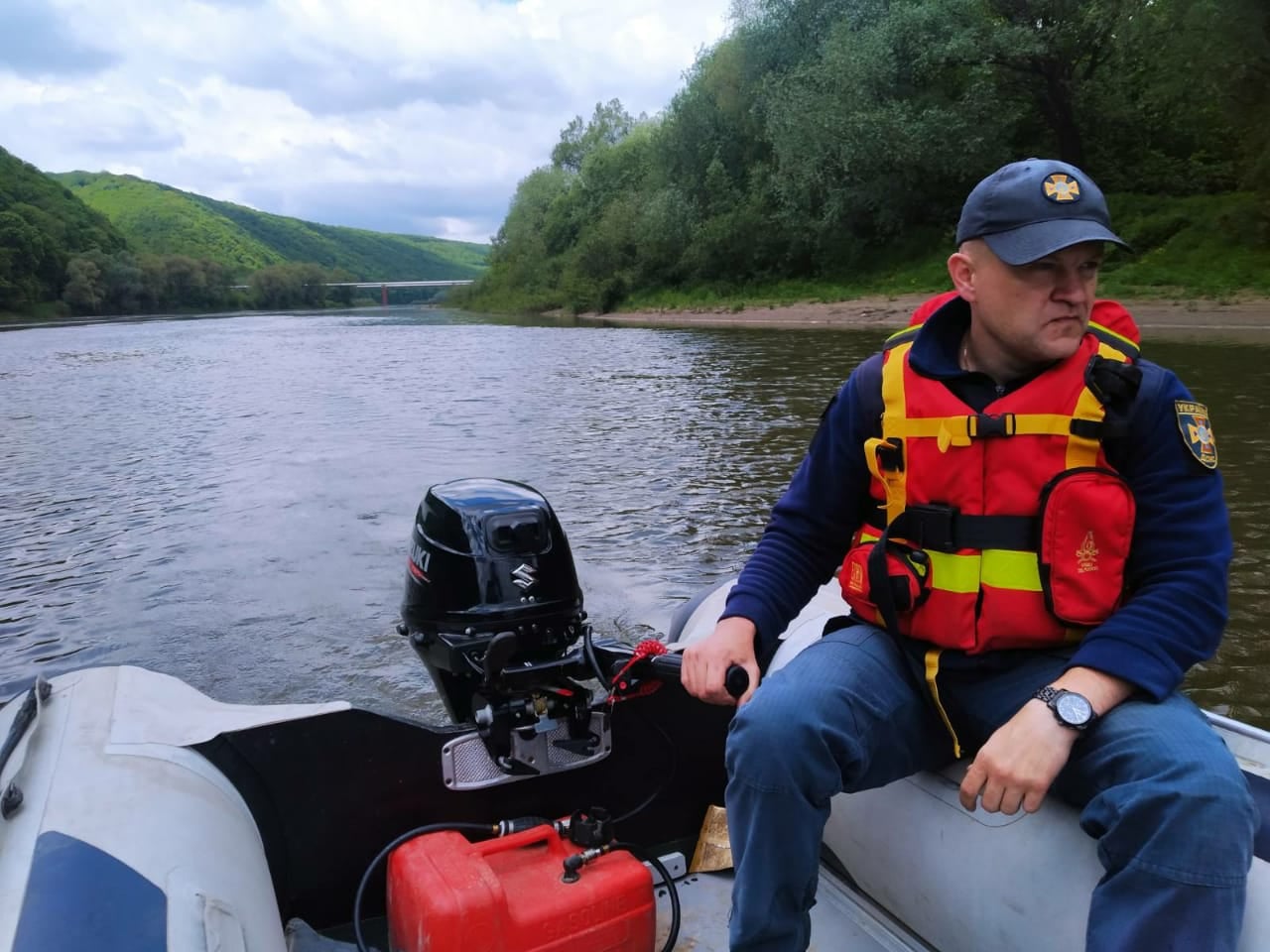 У Дністрі на Прикарпатті знайшли тіло чоловіка (ФОТОФАКТ)