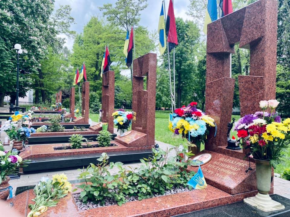 У Франківську вшанували пам’ять правоохоронців, які загинули у збитому бойовиками Мі-8 (ФОТО)