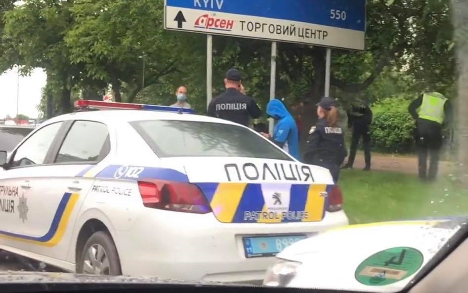 У Франківську спіймали водія з “підозрілими пакетиками” (ФОТО)