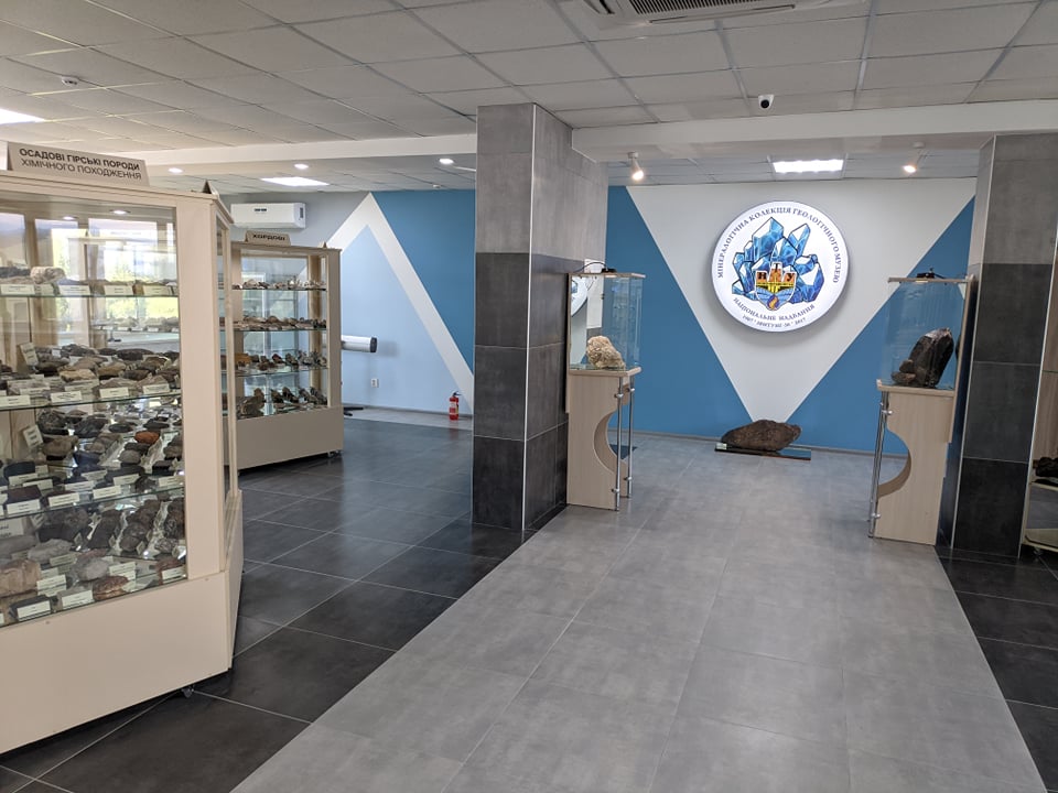 Тисячі неповторних експонатів: геологічний музей у Франківську запрошує після капітального ремонту (ФОТОРЕПОРТАЖ)
