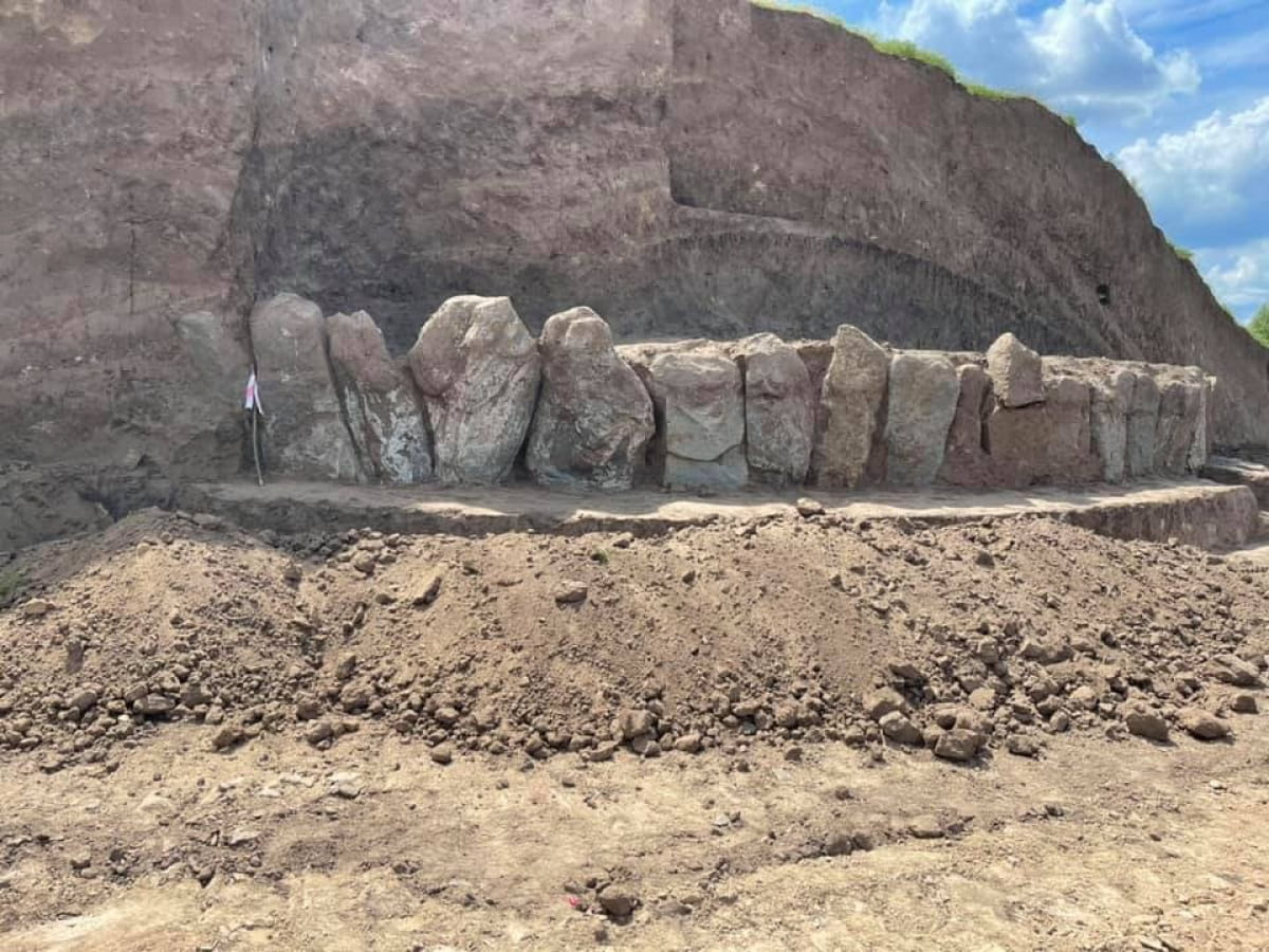 На Дніпропетровщині археологи розкопали “український Стоунхендж” (ФОТО)