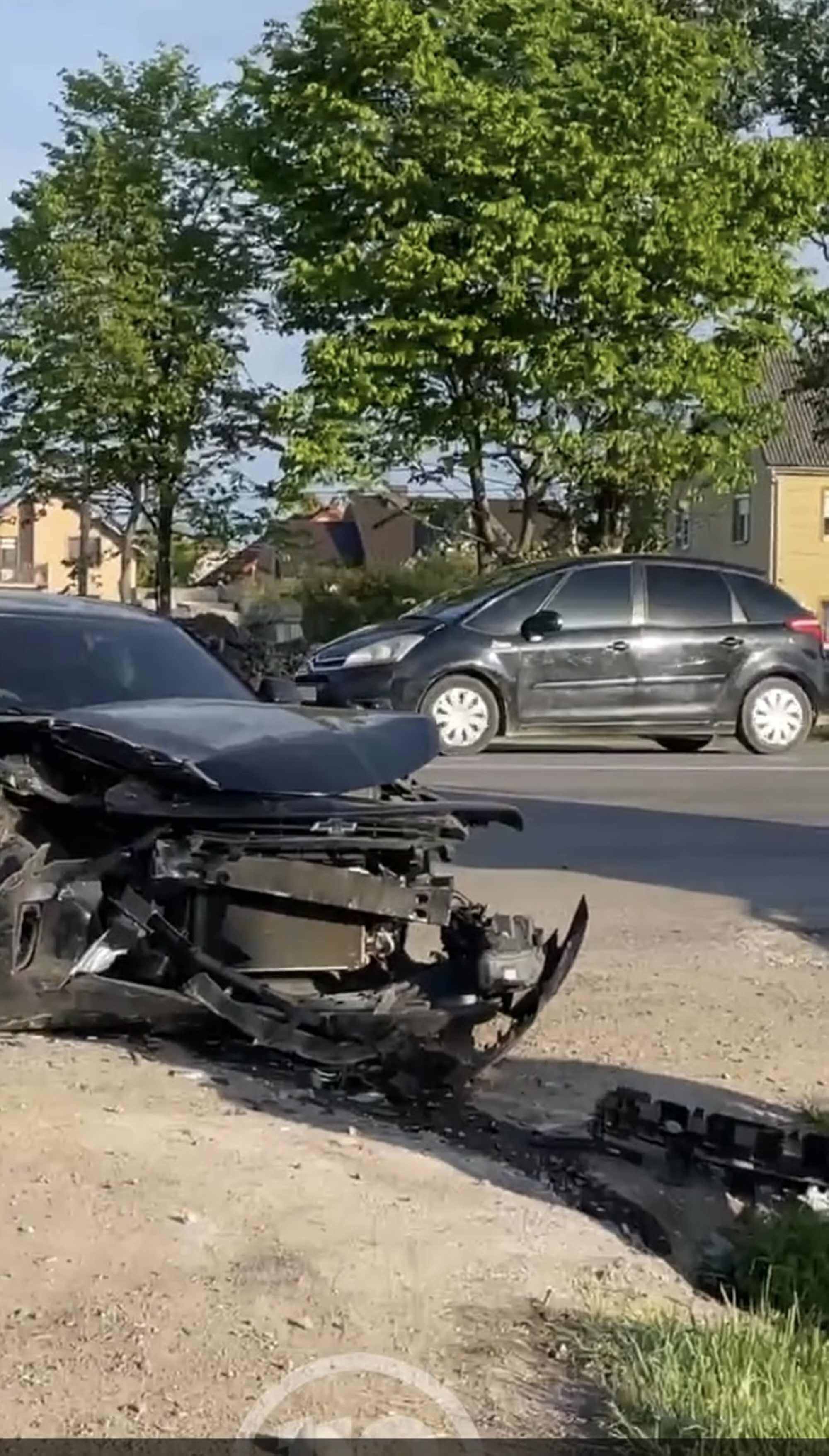 Автотроща в Драгомирчанах: розбиті три машини, є травмовані (ВІДЕО)