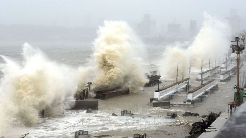 90 людей зникли в морі через найсильніший за 20 років циклон