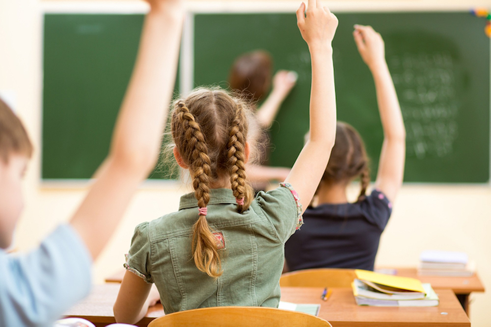 Уряд рекомендує розпочати очне навчання у школах з 1 вересня