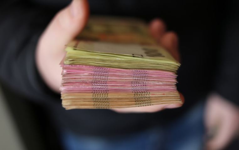 Уряд наступного року планує підвищити “мінімалку” – на 200 гривень