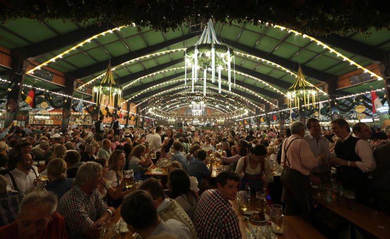 Через пандемію у Німеччині вдруге скасовують найбільший пивний фестиваль у світі