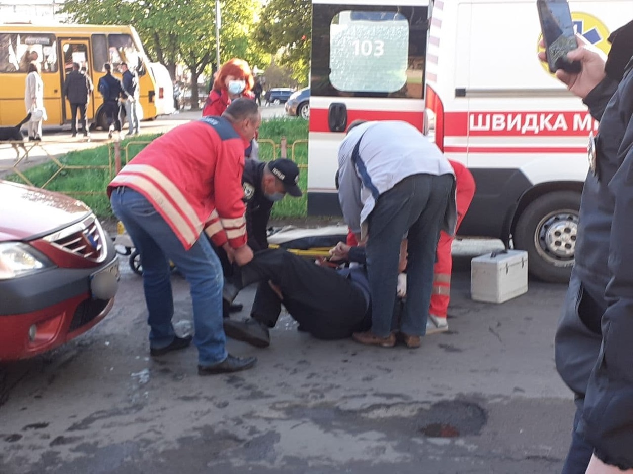 У Калуші водій Дачії збив пішохода на переході (ФОТО)