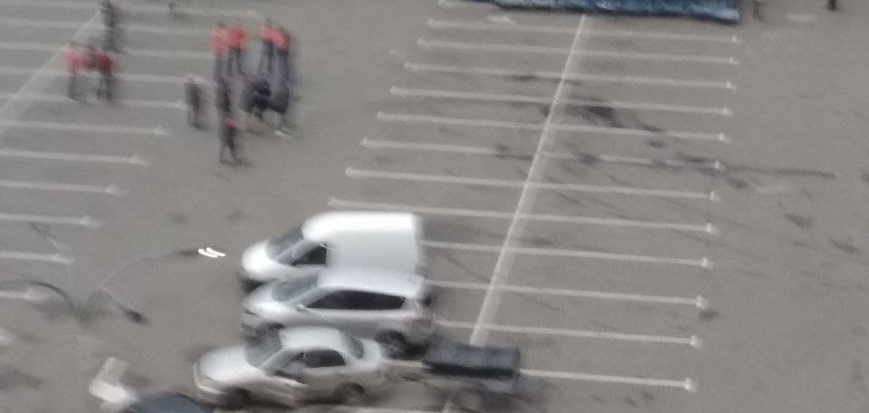 У Франківську в торговельному центрі шукають вибухівку: людей евакуювали (ФОТО)