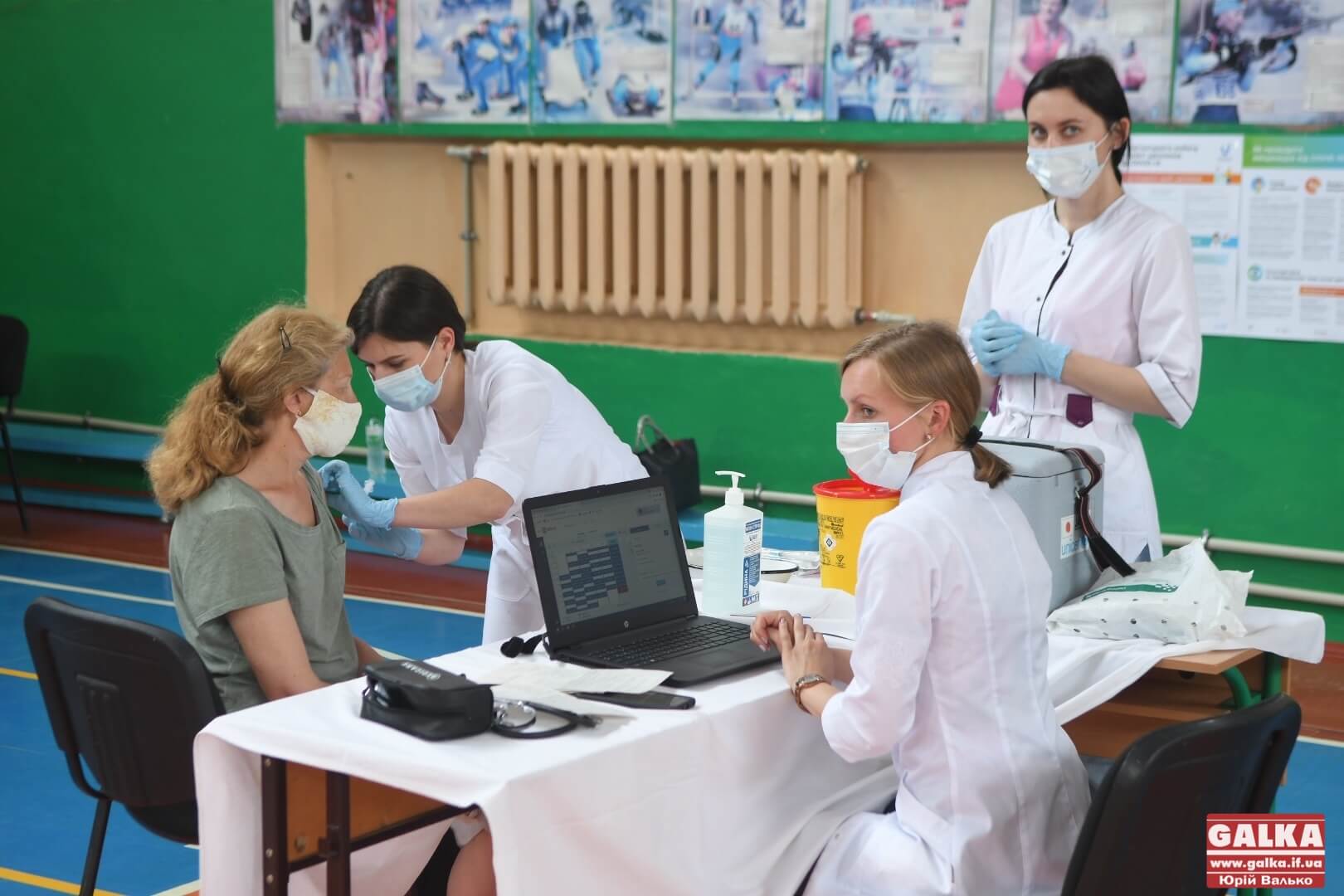 У Верховині, Косові і Надвірній відкрили центри масової вакцинації