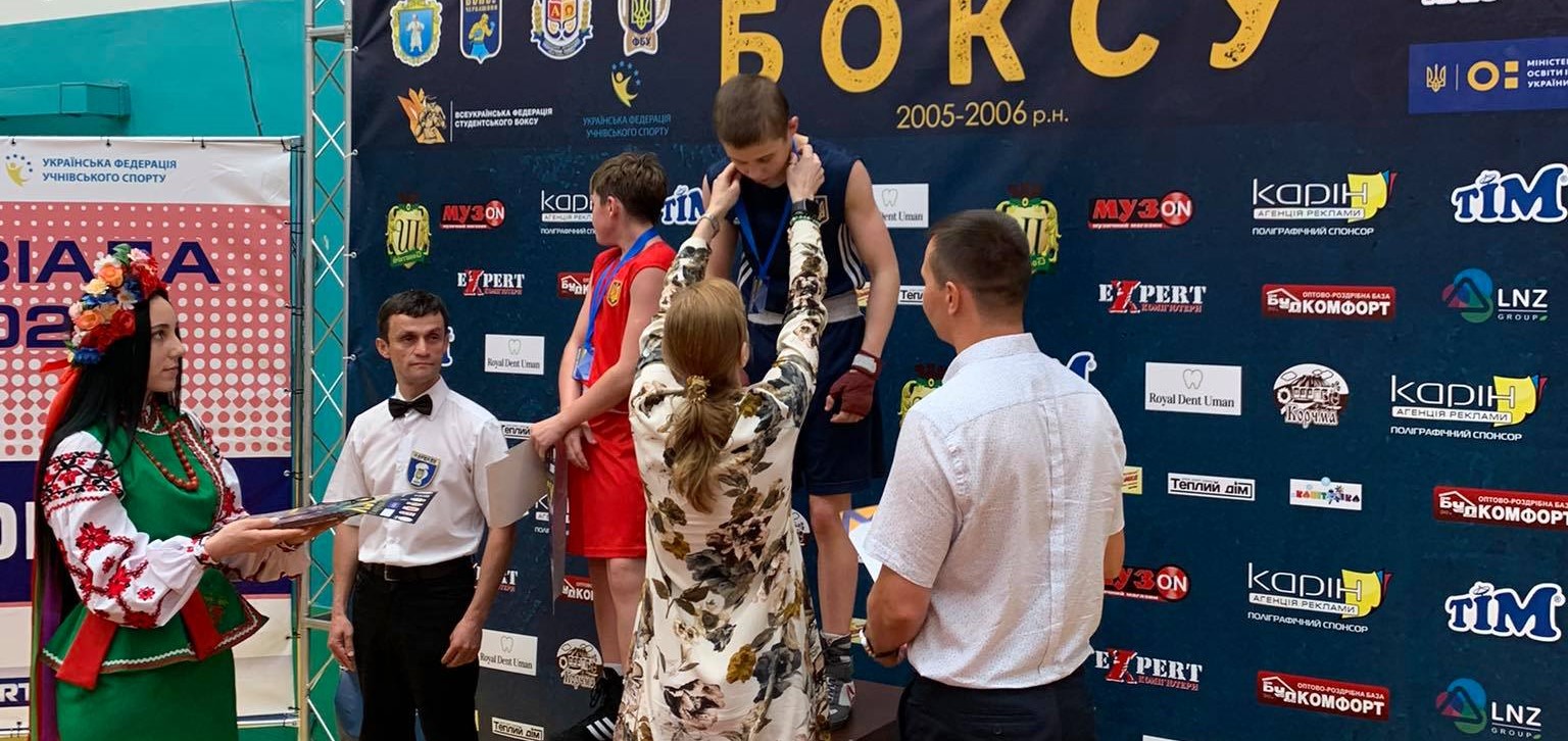 “Золото”, три “срібла” та “бронзу” здобули юні прикарпатці на Всеукраїнських змаганнях з боксу (ФОТО)