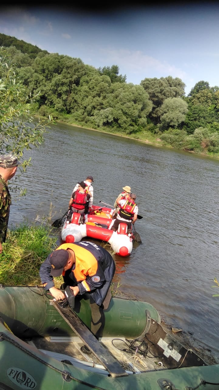 У Дністрі знайшли тіло чоловіка, який врятував дітей і зник під водою (ФОТО)