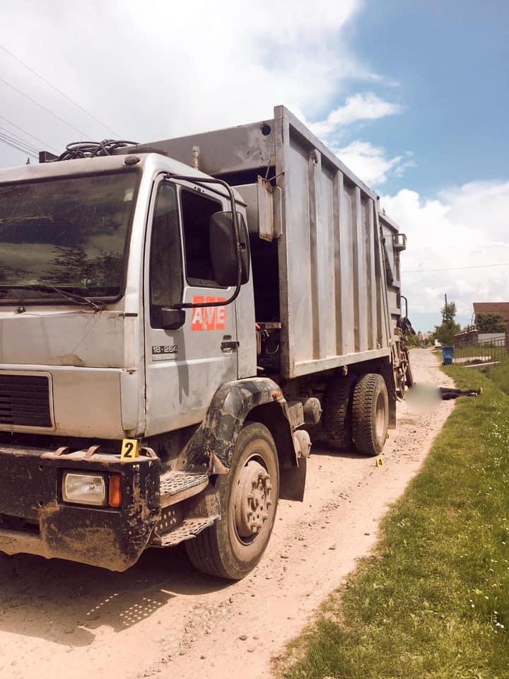 На Прикарпатті під колесами сміттєвоза загинув чоловік: поліцейські встановлюють причини аварії (ФОТО)