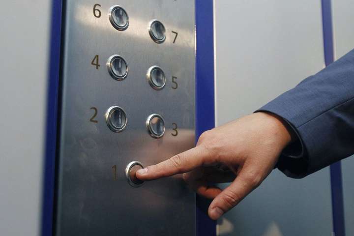 У Калуській міській лікарні запустили сучасний ліфт за мільйон гривень (ВІДЕО)