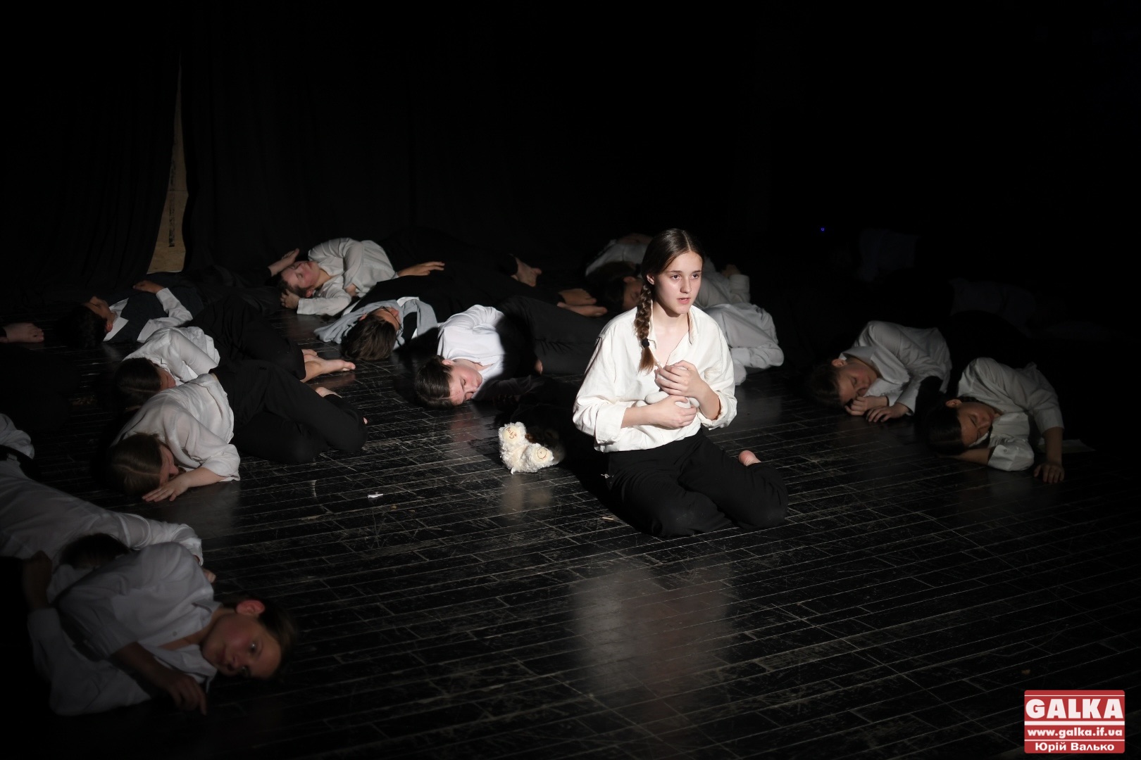 «Бабин Яр»: у франківському драмтеатрі презентували виставу про жертв Голокосту (ФОТО)