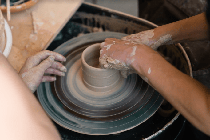 Франківців кличуть навчитися перетворювати глину в корисні предмети (ФОТО)