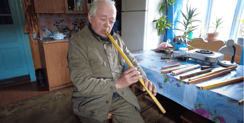 “У шість років я вперше зробив сопілку”, – 82-річний майстер-самоук із Франківщини (ВІДЕО)
