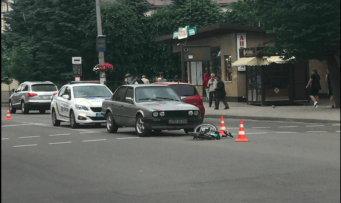 На Незалежності BMW збила 10-річного хлопчика на переході (ФОТО)