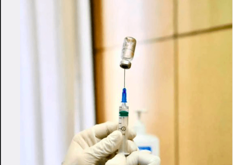 Moderna розпочала випробування COVID-вакцини проти “Омікрону”
