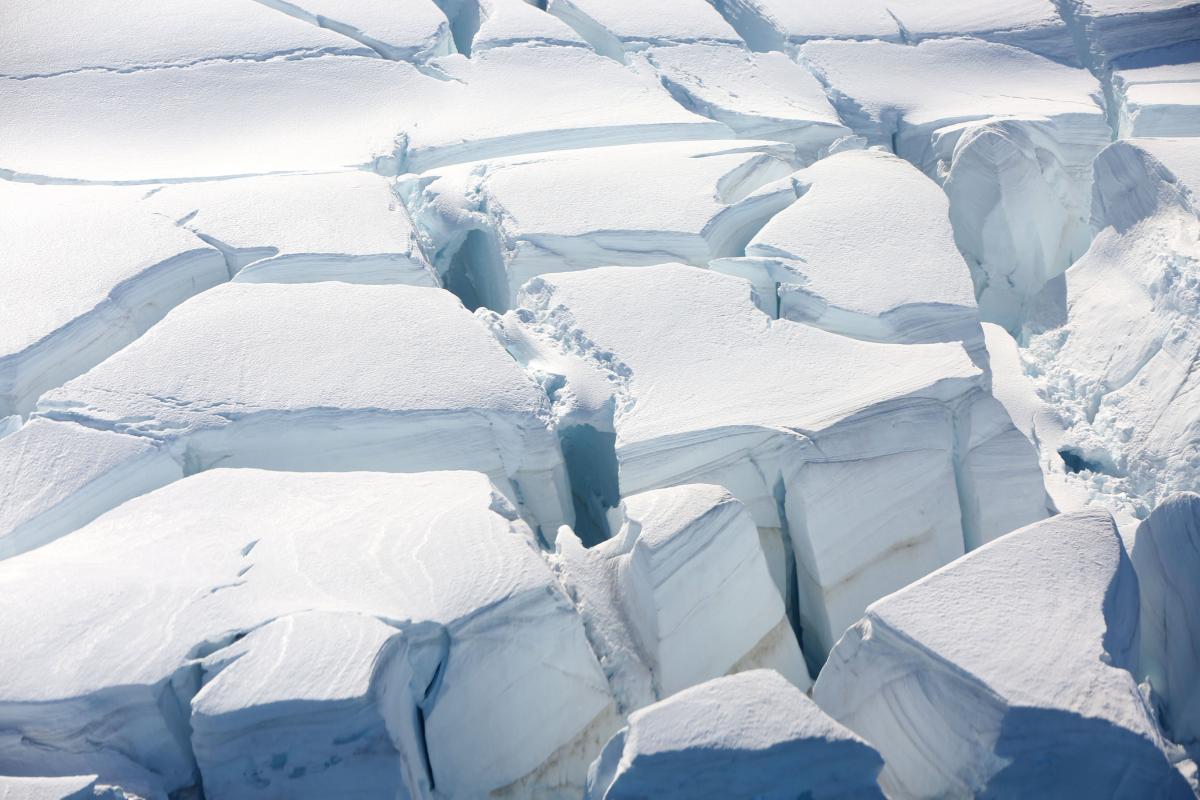 Вчені виявили в Антарктиді активні озера під товщею льоду (ВІДЕО)